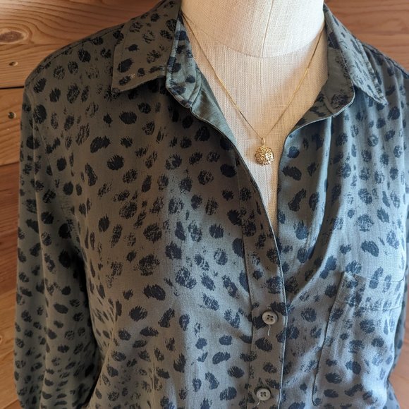 Anthropologie Cloth & Stone Olive Green Animal Print Buttondown Shirt - Picture 3 of 11